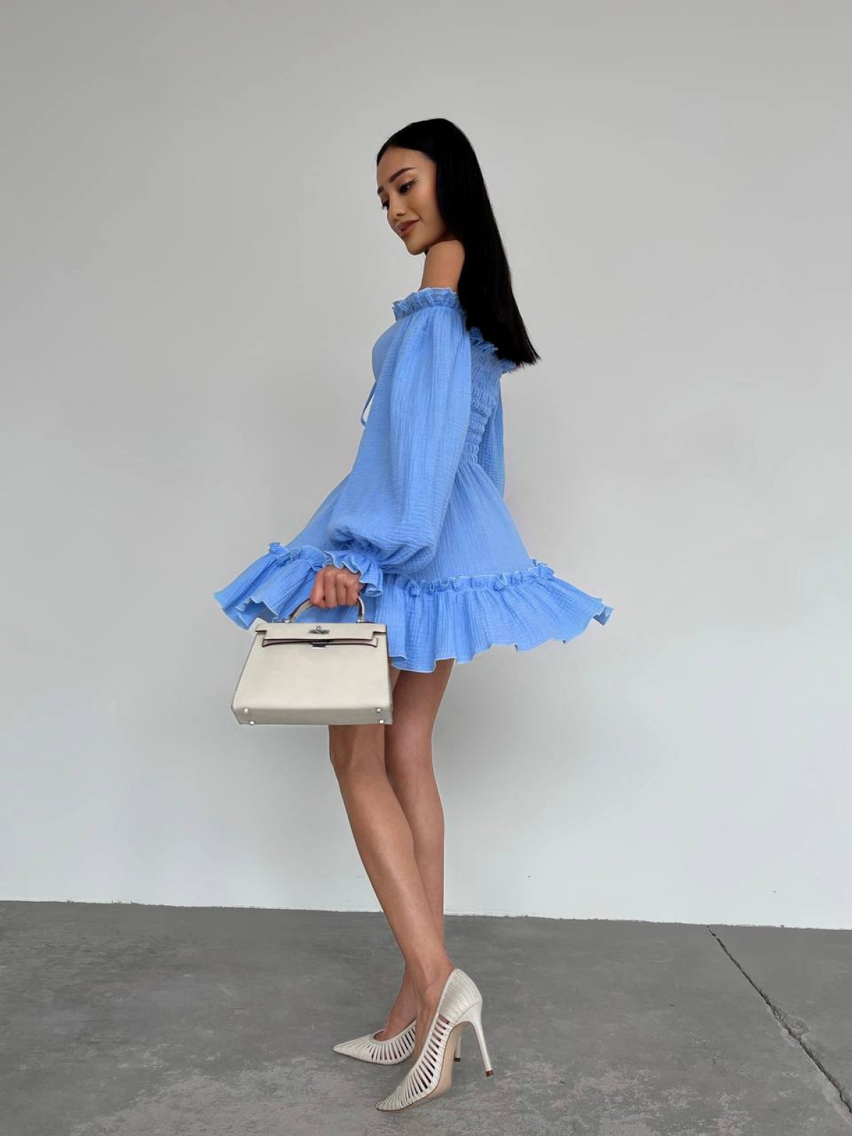 Жіноча сукня з рюшами колір блакитний р.42/44 432165