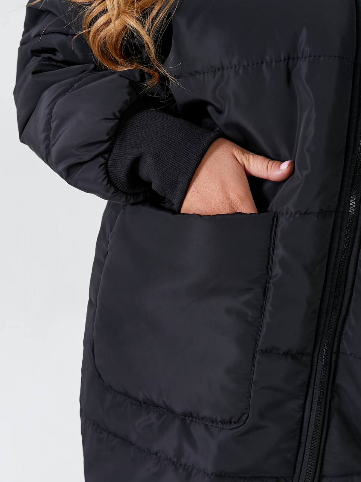 Жіноча тепла зимова куртка чорного кольору р.54/56 377589