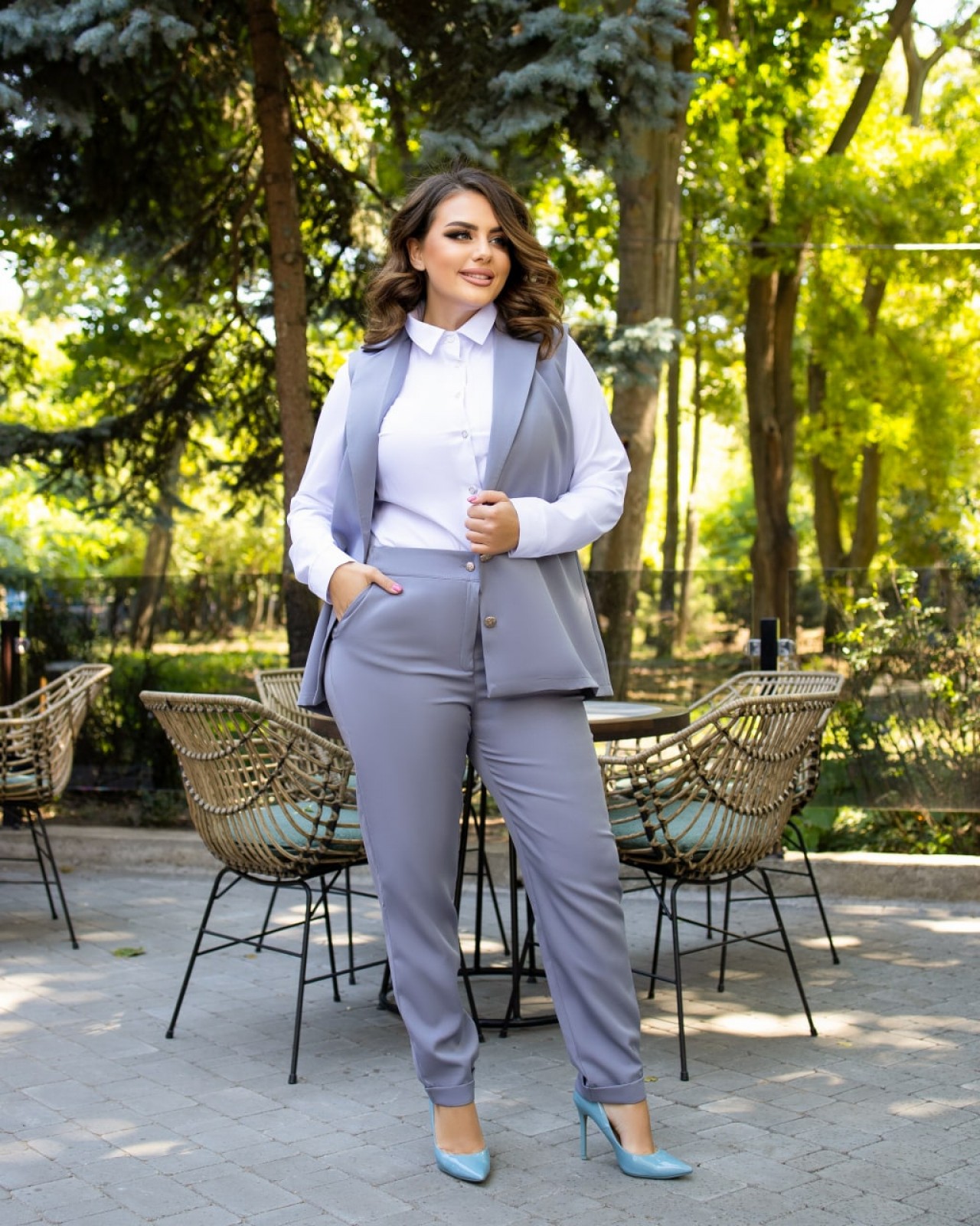 Жіночий костюм двійка брюки з жилетом сірого кольору розмір  р.56/58 379602