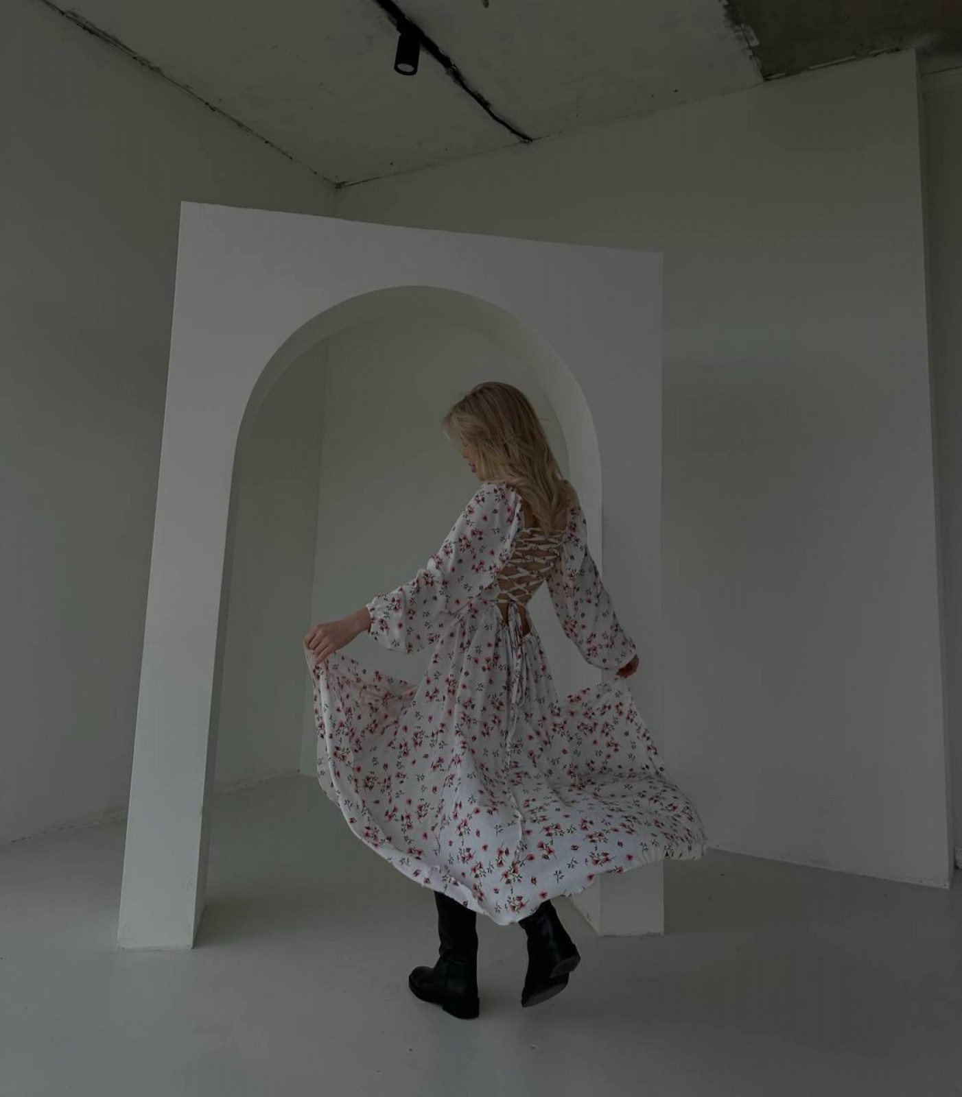 Жіноча сукня із софту колір білий р.46/48 451278