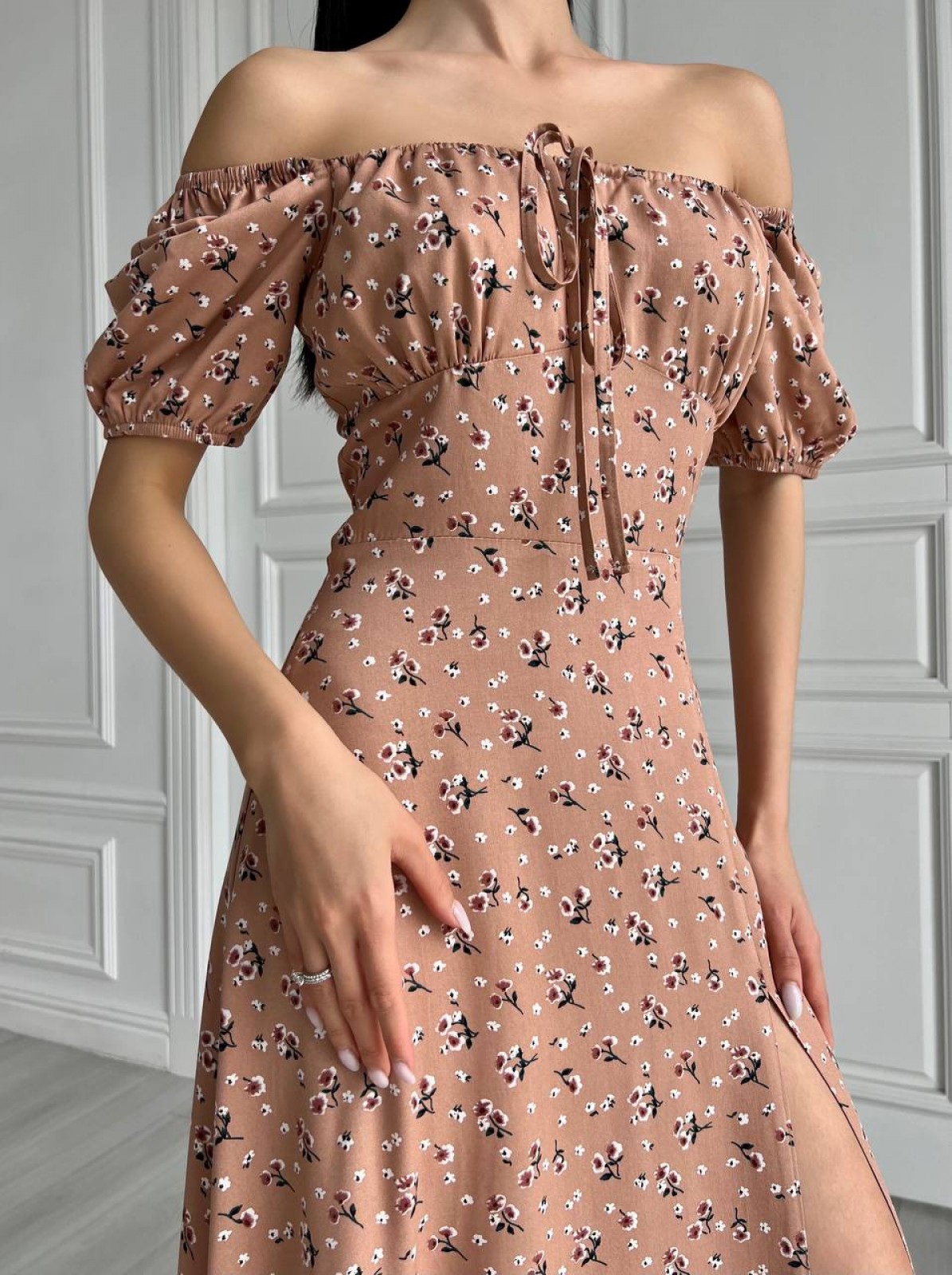 Жіноча літня сукня міді колір бежевий р.42 437180