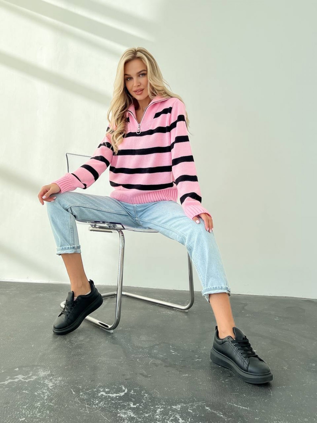 Жіночий светр вовняний в смужку з блискавкою рожевий з чорним р.42/46 396781