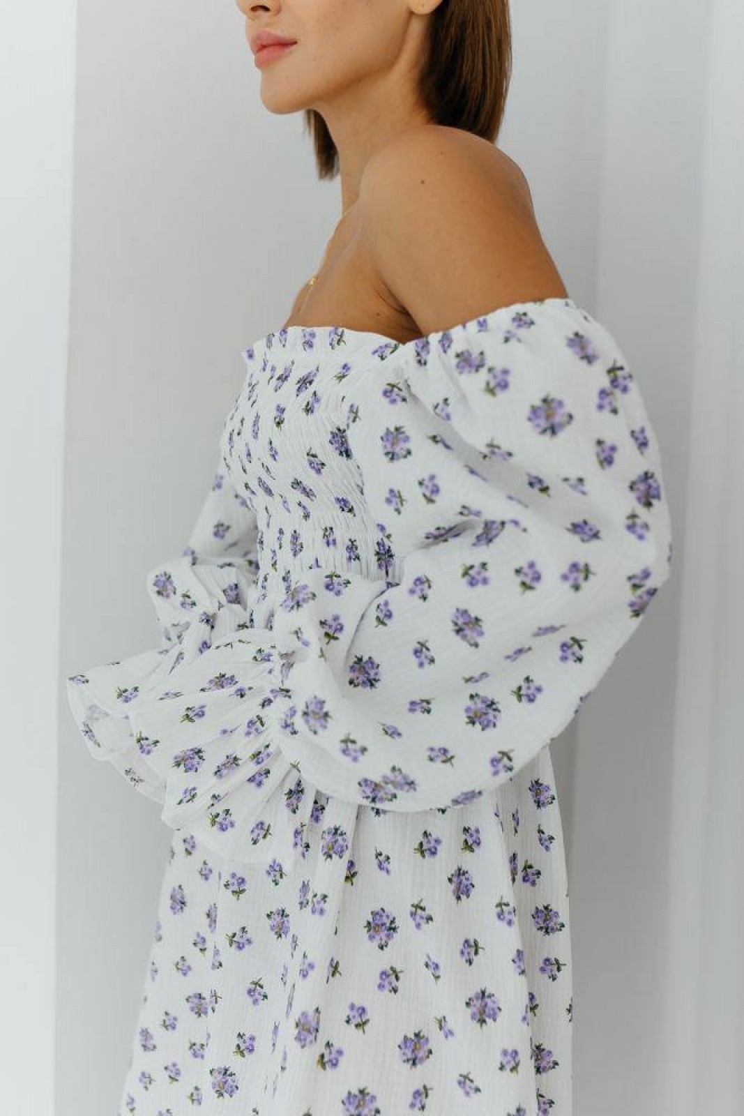 Жіноче плаття з мусліну колір білий принт лілові квіти р.M 459195