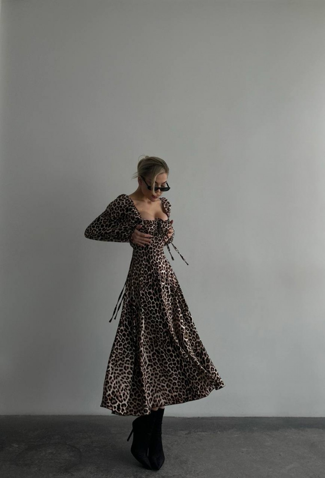 Жіноча сукня із софту колір бежевий принт лео р.42/44 452673