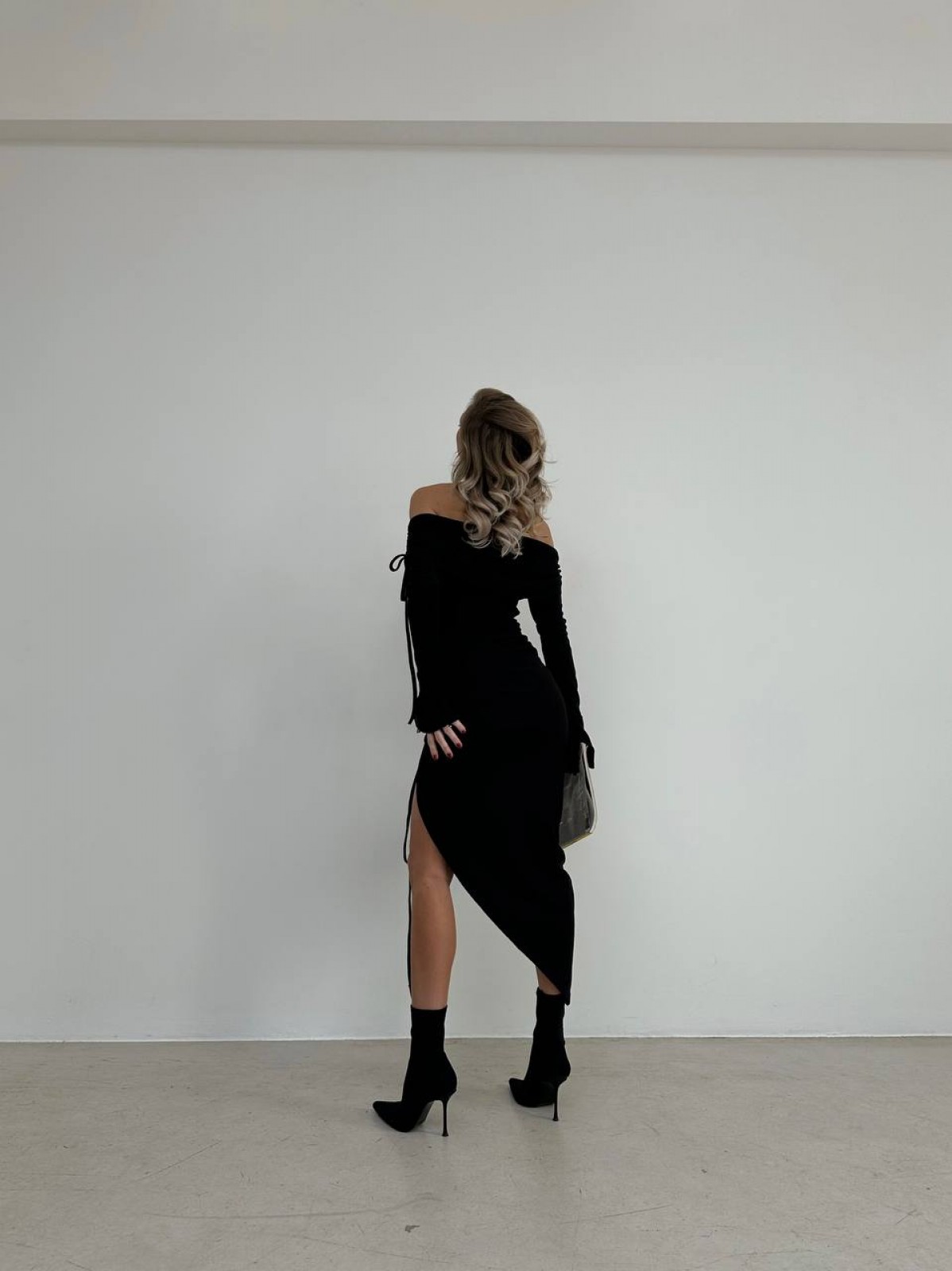 Жіноча сукня міді в рубчик колір чорний р.46/48 448827