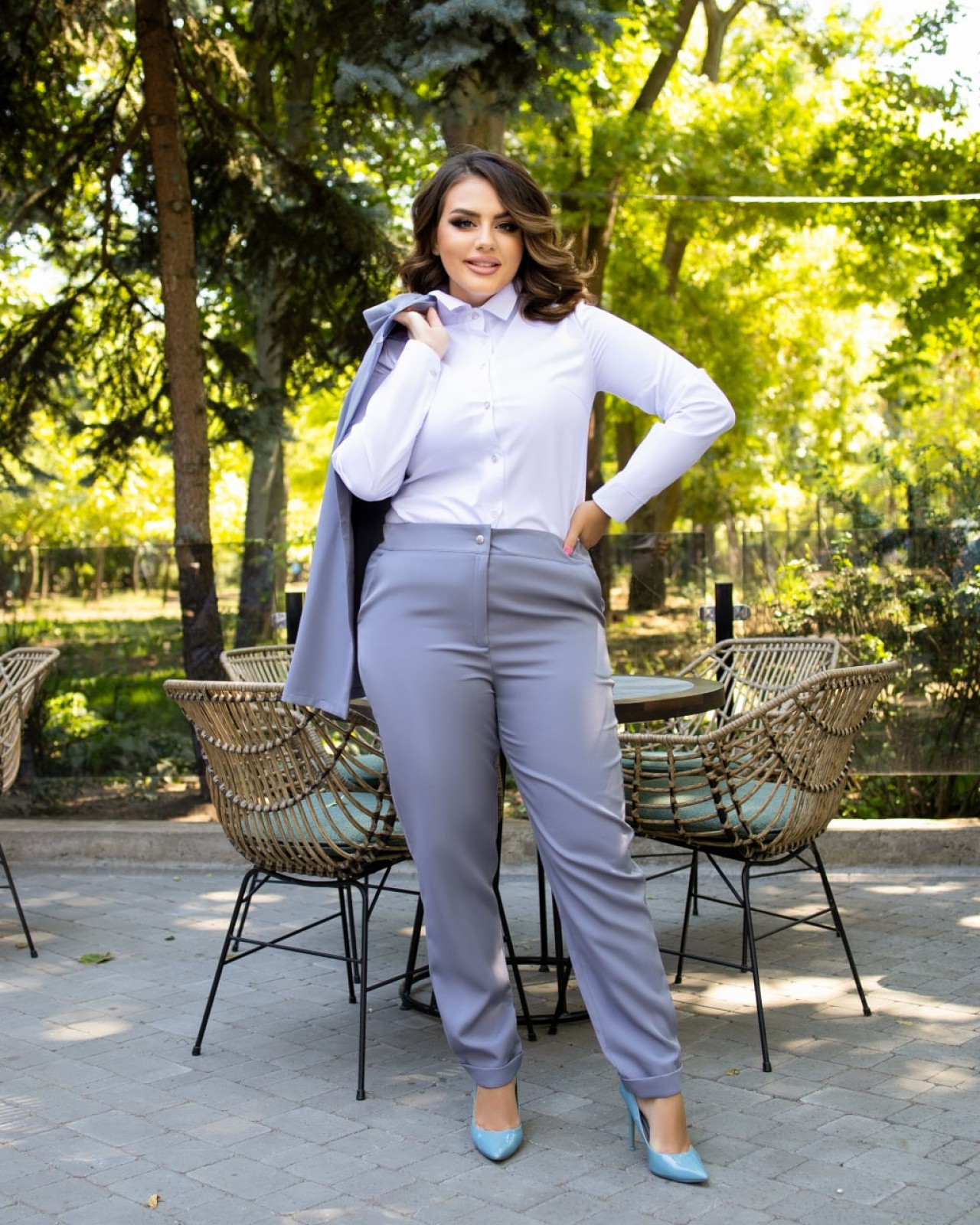 Жіночий костюм двійка брюки з жилетом сірого кольору розмір  р.56/58 379602